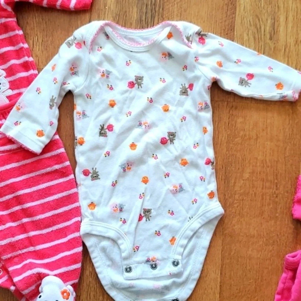 Carters Girls 3 Piece Bear Set- Bear‎ footies, 2 onesies - Picture 4 of 10